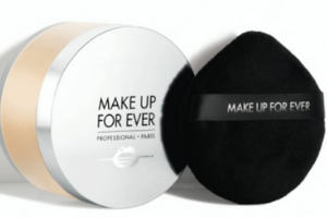 poudre maquillage de la marque Make up for Ever