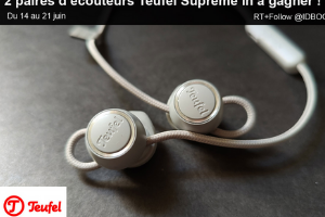 une paire d’écouteurs Supreme In