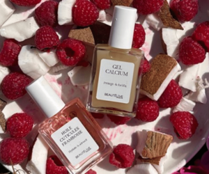 huile pour cuticules et un gel au calcium de Beautélive