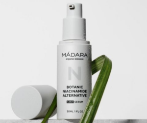 un sérum botanique alternatif niacinamide de Mádara